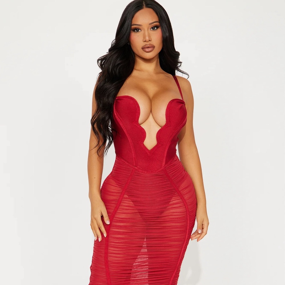 ISO!! Sold out on Fashion nova. If anyone has a xs or small please let me know.